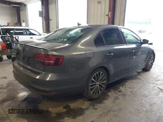 2016 Volkswagen Jetta Sport z VIN 3VWD17AJ8GM410208, wystawiony jako IAAI lot #42237019 z przebiegiem 67 137 mil mil oraz . Historia ofert i sprzedaży dostępna na DreamBid. Obrazek 4.