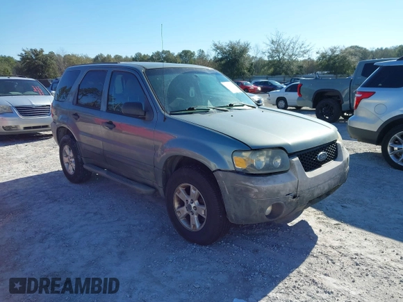 2007 Ford Escape XLT with VIN 1FMYU03Z07KA20616, listed as a IAAI auction lot 41567658 with 142,907 mi miles. Bid and sale history available at carsss.com. Image 1.