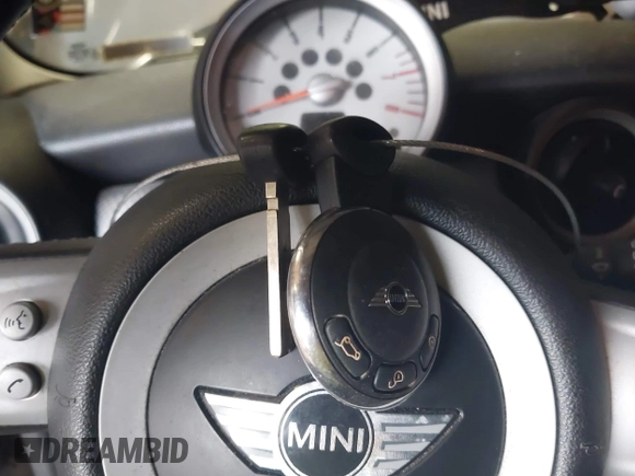 2009 MINI Hardtop S with VIN WMWMF73539TT98930, listed as a IAAI auction lot 42439606 with 152,954 mi miles and . Bid and sale history available at DreamBid. Image 11.