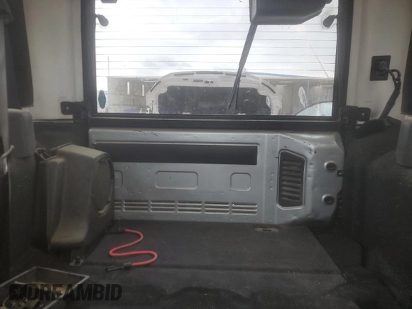 2010 Jeep Wrangler Sahara z VIN 1J4GA5D18AL182858, wystawiony jako Copart lot #57601695 z przebiegiem Nie podano mil oraz Czysty tytuł • Clean title. Historia ofert i sprzedaży dostępna na DreamBid. Obrazek 10.