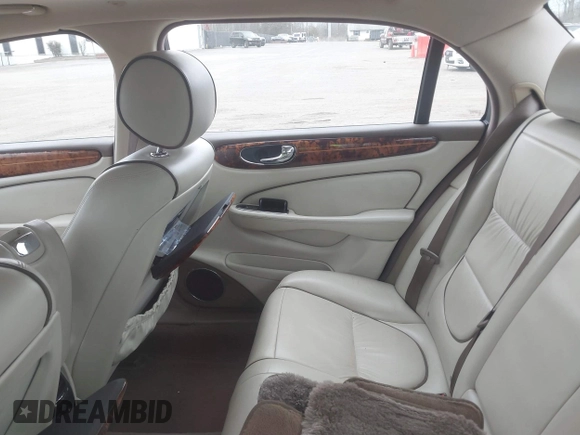 2007 Jaguar XJ Vanden Plas z VIN SAJWA82BX7SH11650, wystawiony jako IAAI lot #41243103 z przebiegiem Nie podano mil oraz . Historia ofert i sprzedaży dostępna na DreamBid. Obrazek 8.