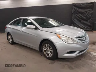 2013 Hyundai Sonata GLS z VIN 5NPEB4ACXDH620718, wystawiony jako IAAI lot #42450301 z przebiegiem 164 170 mil mil oraz . Historia ofert i sprzedaży dostępna na DreamBid. Obrazek 1.