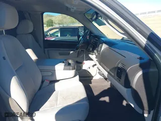 2010 Chevrolet Silverado 1500 LT with VIN 1GCSKSE35AZ261428, listed as a IAAI auction lot 41643928 with 136,282 mi miles. Bid and sale history available at carsss.com. Image 5.