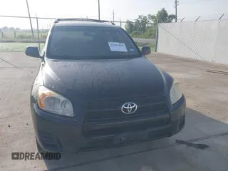 2010 Toyota RAV4 z VIN JTMZF4DV2AD017346, wystawiony jako IAAI lot #42641598 z przebiegiem 237 460 mil mil oraz . Historia ofert i sprzedaży dostępna na DreamBid. Obrazek 12.