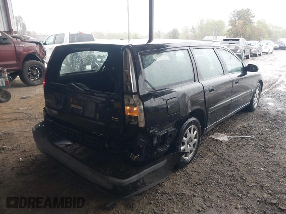 2002 Volvo V70 with VIN YV1SW61R821261424, listed as a IAAI auction lot 42014484 with 1 mi miles. Bid and sale history available at carsss.com. Image 4.