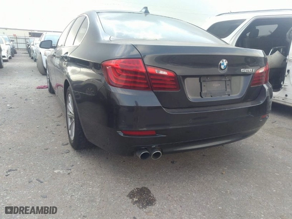 2015 BMW 5 Series 528i with VIN WBA5A5C55FD519258, listed as a IAAI auction lot 41951862 with 123,822 mi miles. Bid and sale history available at carsss.com. Image 3.