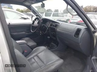 1999 Toyota 4Runner SR5 z VIN JT3GN86RXX0130788, wystawiony jako IAAI lot #42451527 z przebiegiem 225 782 mil mil oraz . Historia ofert i sprzedaży dostępna na DreamBid. Obrazek 5.