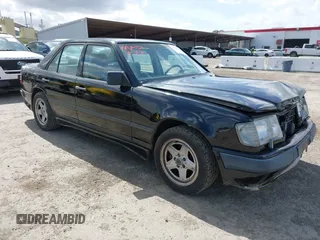 1987 Mercedes-Benz 300 with VIN WDBEA30D8HA397811, listed as a IAAI auction lot 41868336 with 124,720 mi miles. Bid and sale history available at carsss.com. Image 1.