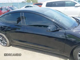 2022 Tesla Model 3 Long Range z VIN 5YJ3E1EB3NF273165, wystawiony jako IAAI lot #42282702 z przebiegiem 41 445 mil mil oraz . Historia ofert i sprzedaży dostępna na DreamBid. Obrazek 13.