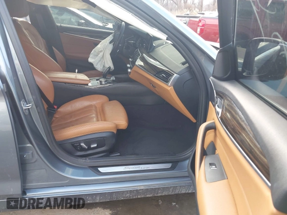 2019 BMW 5 Series 530i с VIN WBAJA5C5XKBX87825, выставлен на аукционе IAAI как лот 41411034 с пробегом 86 000 миль миль и . История ставок и продаж доступна на DreamBid. Изображение 5.