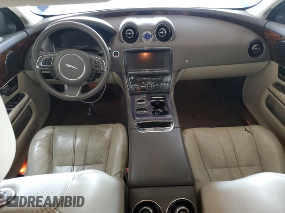 2013 Jaguar XJ z VIN SAJWA1C77D8V40055, wystawiony jako Copart lot #60461395 z przebiegiem 102 709 mil mil oraz Czysty tytuł • Clean title. Historia ofert i sprzedaży dostępna na DreamBid. Obrazek 8.
