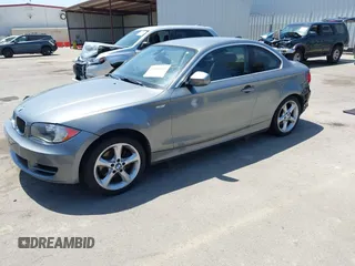 2011 BMW 1 Series 128i z VIN WBAUP9C58BVL89949, wystawiony jako IAAI lot #42086813 z przebiegiem 115 723 mil mil oraz . Historia ofert i sprzedaży dostępna na DreamBid. Obrazek 17.