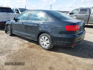 2012 Volkswagen Jetta SE z VIN 3VWDP7AJXCM339022, wystawiony jako IAAI lot #41688690 z przebiegiem 104 120 mil mil oraz . Historia ofert i sprzedaży dostępna na DreamBid. Obrazek 3.