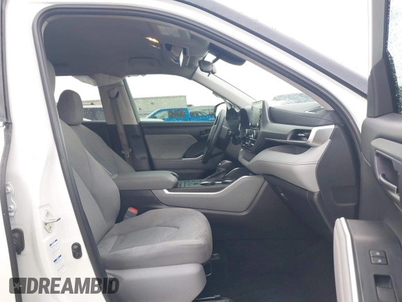 2022 Toyota Highlander LE z VIN 5TDBZRBH1NS216174, wystawiony jako IAAI lot #41903427 z przebiegiem 68 671 mil mil oraz . Historia ofert i sprzedaży dostępna na DreamBid. Obrazek 5.