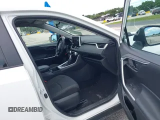 2023 Toyota RAV4 LE z VIN 2T3H1RFV7PC240872, wystawiony jako IAAI lot #42822151 z przebiegiem 18 185 mil mil oraz . Historia ofert i sprzedaży dostępna na DreamBid. Obrazek 5.