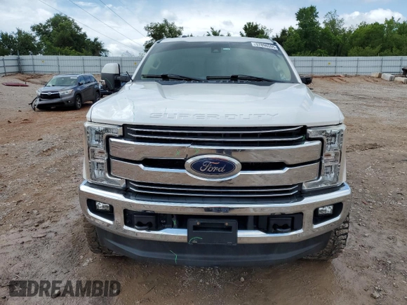 2017 Ford F-250 Lariat z VIN 1FT7W2BT2HEC77098, wystawiony jako Copart lot #57896595 z przebiegiem 142 254 mil mil oraz Szkoda całkowita • Salvage title. Historia ofert i sprzedaży dostępna na DreamBid. Obrazek 5.