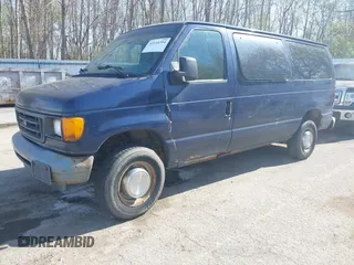 2005 Ford Econoline Passenger XL with VIN 1FBNE31L55HB00500, listed as a IAAI auction lot 42144394 with 257,262 mi miles. Bid and sale history available at carsss.com. Image 2.