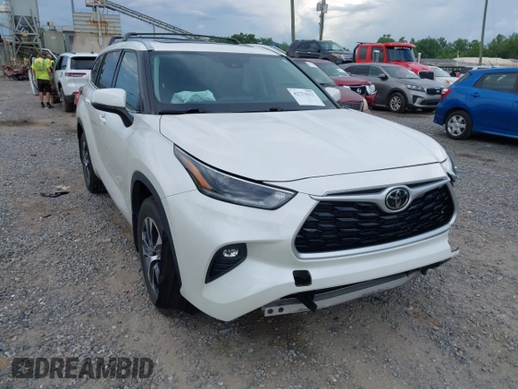 2021 Toyota Highlander XLE with VIN 5TDHZRBH9MS551417, listed as a IAAI auction lot 42751622 with 60,295 mi miles and . Bid and sale history available at DreamBid. Image 1.