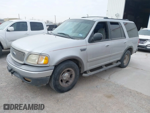 2000 Ford Expedition XLT with VIN 1FMRU15L6YLA28461, listed as a IAAI auction lot 41385530 with 1 mi miles. Bid and sale history available at carsss.com. Image 2.