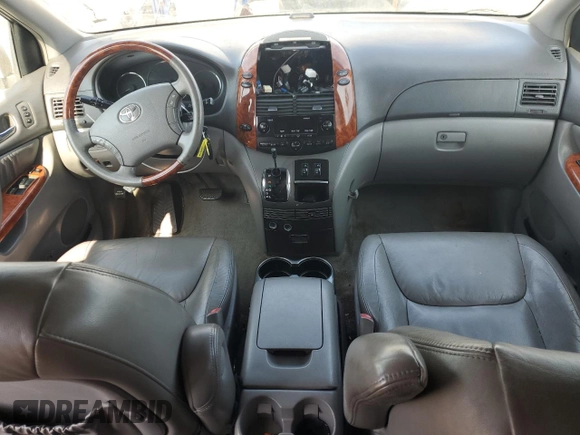 2010 Toyota Sienna XLE with VIN 5TDDK4CC8AS032007, listed as a Copart auction lot 65611495 with 299,904 mi miles and Salvage title. Bid and sale history available at DreamBid. Image 8.