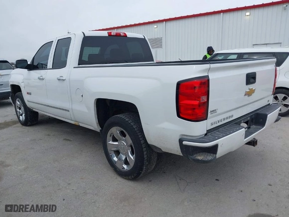2015 Chevrolet Silverado 1500 LT with VIN 1GCVKREC7FZ421032, listed as a IAAI auction lot 41520494 with 184,880 mi miles. Bid and sale history available at carsss.com. Image 3.