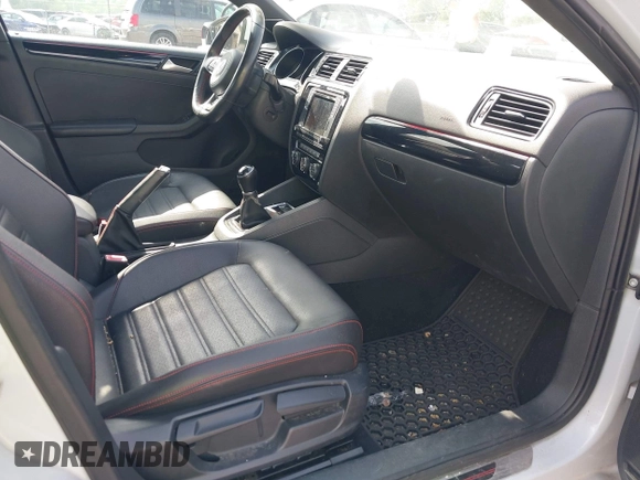 2017 Volkswagen Jetta GLI z VIN 3VW5T7AJ0HM338792, wystawiony jako IAAI lot #42285176 z przebiegiem 95 566 mil mil oraz . Historia ofert i sprzedaży dostępna na DreamBid. Obrazek 5.
