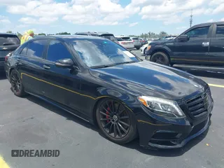 2015 Mercedes-Benz S 550 z VIN WDDUG8CB3FA137161, wystawiony jako IAAI lot #42259314 z przebiegiem 113 929 mil mil oraz . Historia ofert i sprzedaży dostępna na DreamBid. Obrazek 1.
