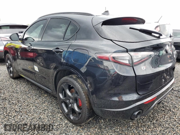 2024 Alfa Romeo Stelvio Veloce z VIN ZASPAKBNXR7D76183, wystawiony jako Copart lot #74106334 z przebiegiem Nie podano mil oraz Nie do naprawy • Non repairable. Historia ofert i sprzedaży dostępna na DreamBid. Obrazek 2.