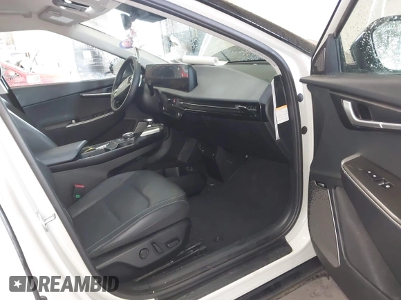 2022 Kia EV6 Wind z VIN KNDC3DLC5N5088331, wystawiony jako IAAI lot #41683097 z przebiegiem 37 380 mil mil oraz . Historia ofert i sprzedaży dostępna na DreamBid. Obrazek 5.