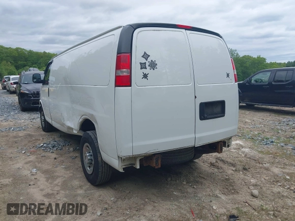 2017 Chevrolet Express Cargo z VIN 1GCWGBFF4H1289693, wystawiony jako IAAI lot #42310038 z przebiegiem 152 692 mil mil oraz . Historia ofert i sprzedaży dostępna na DreamBid. Obrazek 3.