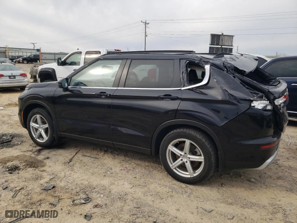 2024 Mitsubishi Outlander SE with VIN JA4J4VA89RZ013827, listed as a Copart auction lot 46090005 with 17,693 mi miles and Salvage Title. Bid and sale history available at carsss.com. Image 2.