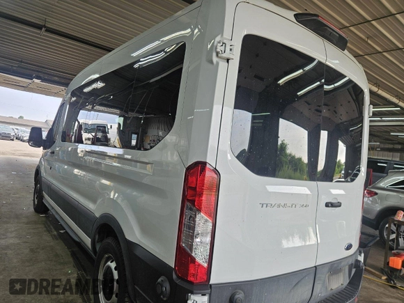 2024 Ford Transit Passenger XL z VIN 1FBAX2C87RKA32981, wystawiony jako IAAI lot #42791620 z przebiegiem 3 439 mil mil oraz . Historia ofert i sprzedaży dostępna na DreamBid. Obrazek 21.