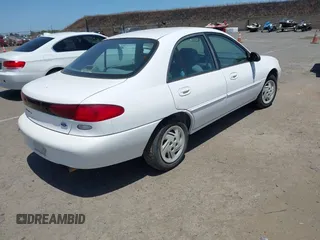 1997 Ford Escort LX z VIN 1FALP13P6VW331635, wystawiony jako IAAI lot #42338881 z przebiegiem 117 385 mil mil oraz . Historia ofert i sprzedaży dostępna na DreamBid. Obrazek 4.