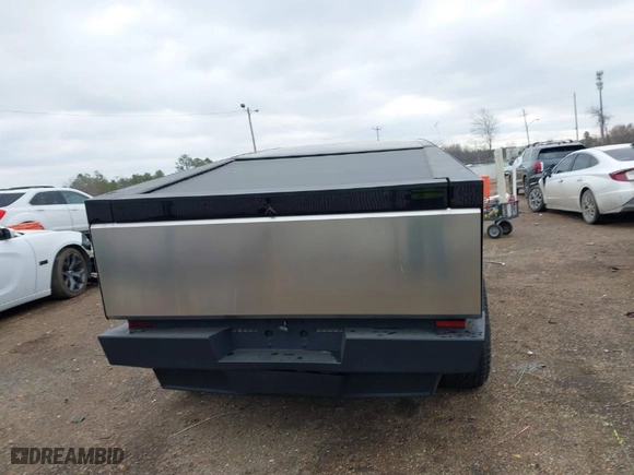 2024 Tesla Cybertruck with VIN 7G2CEHED6RA042416, listed as a IAAI auction lot 41324245 with 332 mi miles. Bid and sale history available at carsss.com. Image 16.