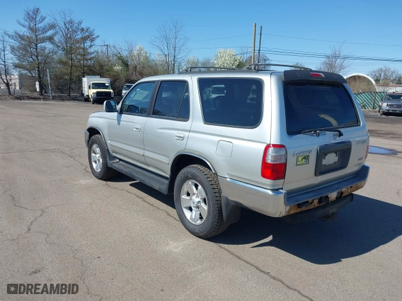 2000 Toyota 4Runner SR5 with VIN JT3HN86R1Y0296588, listed as a IAAI auction lot 42005173 with 177,946 mi miles. Bid and sale history available at carsss.com. Image 3.