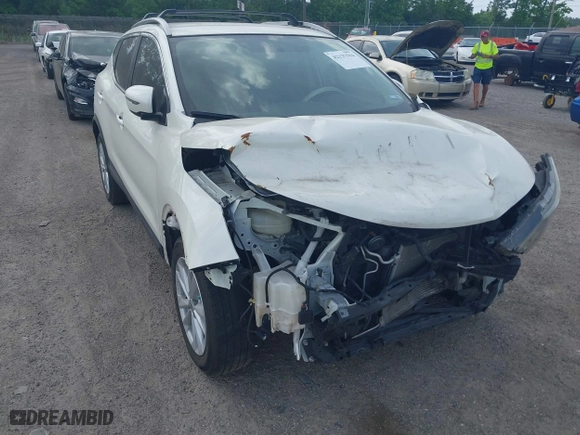2017 Nissan Rogue Sport SV with VIN JN1BJ1CP4HW018940, listed as a IAAI auction lot 42127594 with 98,684 mi miles. Bid and sale history available at carsss.com. Image 6.