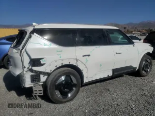 2024 Kia EV9 Wind z VIN KNDAFFS59R6030316, wystawiony jako Copart lot #87417224 z przebiegiem 10 654 mil mil oraz Szkoda całkowita • Salvage title. Historia ofert i sprzedaży dostępna na DreamBid. Obrazek 3.