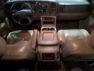 2005 Chevrolet Avalanche Z66 with VIN 3GNEC12Z05G110202, listed as a Copart auction lot 82638824 with 208,621 mi miles and Salvage Title. Bid and sale history available at carsss.com. Image 8.