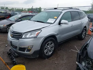 2016 Chevrolet Traverse LT z VIN 1GNKRHKDXGJ115343, wystawiony jako IAAI lot #42246084 z przebiegiem 148 021 mil mil oraz . Historia ofert i sprzedaży dostępna na DreamBid. Obrazek 2.