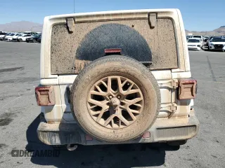 2025 Jeep Wrangler Sahara z VIN 1C4PJXEN8SW529320, wystawiony jako Copart lot #57918605 z przebiegiem 15 706 mil mil oraz Czysty tytuł • Clean title. Historia ofert i sprzedaży dostępna na DreamBid. Obrazek 6.