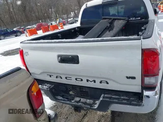 2019 Toyota Tacoma SR z VIN 5TFCZ5AN9KX178090, wystawiony jako IAAI lot #41155337 z przebiegiem 115 265 mil mil oraz . Historia ofert i sprzedaży dostępna na DreamBid. Obrazek 16.