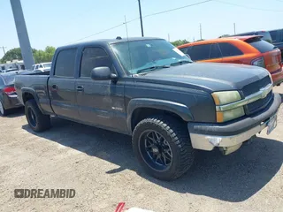 2004 Chevrolet Silverado 2500 LT z VIN 1GCGC23U54F104017, wystawiony jako IAAI lot #42249741 z przebiegiem Nie podano mil oraz . Historia ofert i sprzedaży dostępna na DreamBid. Obrazek 1.