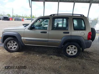 2003 Jeep Liberty Sport z VIN 1J4GK48K63W602709, wystawiony jako IAAI lot #42176496 z przebiegiem 151 397 mil mil oraz . Historia ofert i sprzedaży dostępna na DreamBid. Obrazek 14.