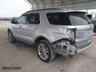 2019 Ford Explorer XLT with VIN 1FM5K7D86KGB38219, listed as a IAAI auction lot 41649954 with 65,997 mi miles. Bid and sale history available at carsss.com. Image 3.