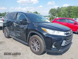 2018 Toyota Highlander SE with VIN 5TDJZRFH3JS825072, listed as a IAAI auction lot 42155887 with 110,920 mi miles and . Bid and sale history available at DreamBid. Image 1.