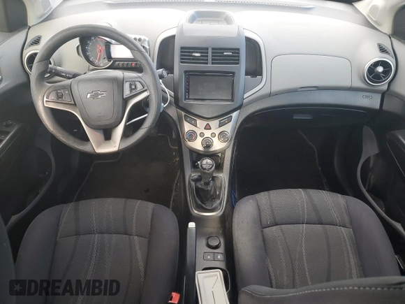 2012 Chevrolet Sonic LT z VIN 1G1JD5SBXC4225133, wystawiony jako Copart lot #68525054 z przebiegiem 93 000 mil mil oraz Szkoda całkowita • Salvage title. Historia ofert i sprzedaży dostępna na DreamBid. Obrazek 8.