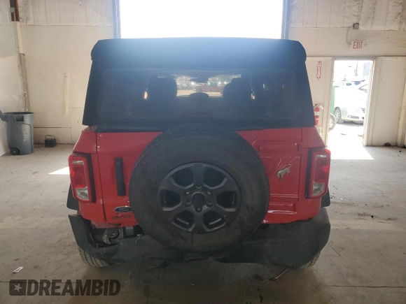 2021 Ford Bronco z VIN 1FMDE5BH5MLB06205, wystawiony jako Copart lot #56503275 z przebiegiem 45 287 mil mil oraz Szkoda całkowita • Salvage title. Historia ofert i sprzedaży dostępna na DreamBid. Obrazek 6.