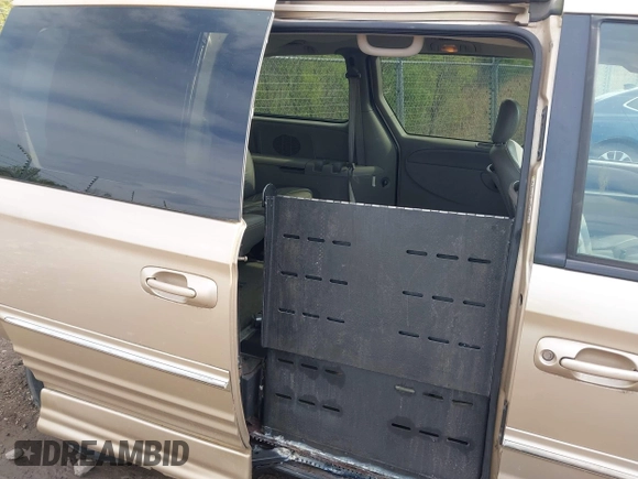 2001 Chrysler Town & Country LXi with VIN 2C8GP54L81R374793, listed as a IAAI auction lot 42150259 with 134,591 mi miles and . Bid and sale history available at DreamBid. Image 8.