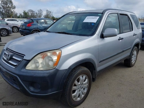 2005 Honda CR-V EX with VIN JHLRD78815C011936, listed as a IAAI auction lot 41935055 with 151,551 mi miles. Bid and sale history available at carsss.com. Image 2.