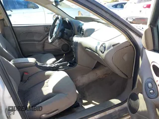 2005 Pontiac Grand Am SE with VIN 1G2NE52E05M215976, listed as a IAAI auction lot 42025657 with 220,418 mi miles. Bid and sale history available at carsss.com. Image 5.